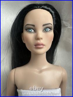 Tonner TYLER WENTWORTH 2009 ULTRA BASIC MEI LI RAVEN 16 Fashion Doll BW Body LE