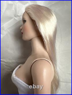 Tonner TYLER WENTWORTH 2010 ULTRA BASIC PLATINUM 16 Fashion Doll BW Body LE 300