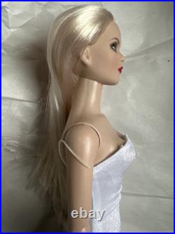 Tonner TYLER WENTWORTH 2010 ULTRA BASIC PLATINUM 16 Fashion Doll BW Body LE 300