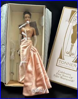 Tonner TYLER WENTWORTH PORTRAIT GLAMOUR 16 Fashion Doll LE 1/500 Tonner TYLER WENTWORTH PORTRAIT GLAMOUR 16 Fashion Doll LE 1/500