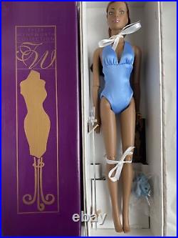 Tonner TYLER WENTWORTH RTW READY TO WEAR RUNWAY ESME 16 Dressed Fashion Doll