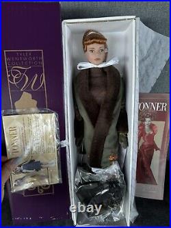 Tonner TYLER WENTWORTH2003 ABSOLUTELY ASPEN SYDNEY CHASE 16 Coa And Box New