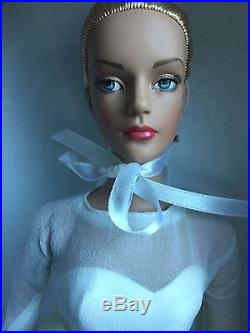 Tonner Tyler 16 2004 Show Stopping Sydney Chase Doll Dressed Fashion Doll NRFB