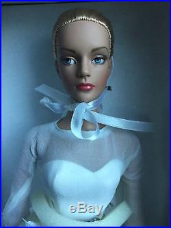 Tonner Tyler 16 2004 Show Stopping Sydney Chase Doll Dressed Fashion Doll NRFB