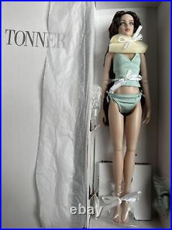 Tonner Tyler ANTOINETTE 16 CAMI BASIC BRUNETTE Original Cami Doll Series 2010
