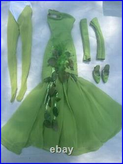 Tonner Tyler DC STARS 2008 POISON IVY SEALED WITH A KISS 16 FASHION DOLL OUTFIT