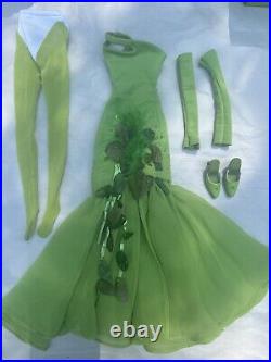 Tonner Tyler DC STARS 2008 POISON IVY SEALED WITH A KISS 16 FASHION DOLL OUTFIT