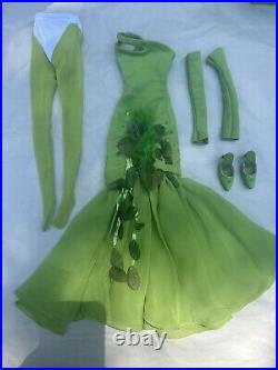 Tonner Tyler DC STARS 2008 POISON IVY SEALED WITH A KISS 16 FASHION DOLL OUTFIT