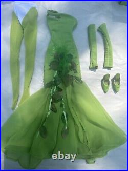 Tonner Tyler DC STARS 2008 POISON IVY SEALED WITH A KISS 16 FASHION DOLL OUTFIT