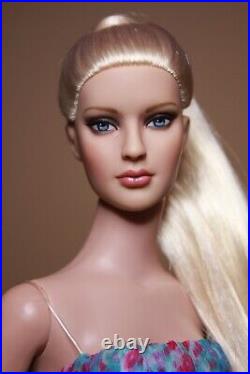 Tonner Tyler Fashion Jane Platinum 16 dressed doll