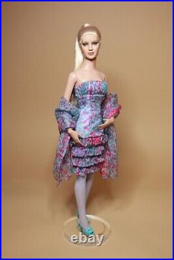 Tonner Tyler Fashion Jane Platinum 16 dressed doll