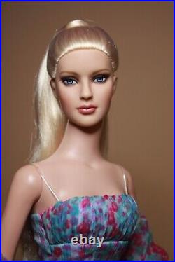 Tonner Tyler Fashion Jane Platinum 16 dressed doll