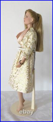 Tonner Tyler Wentworth -16 DOLL, Sydney Chase Great Strides, GENE DRESS