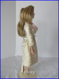 Tonner Tyler Wentworth -16 DOLL, Sydney Chase Great Strides, GENE DRESS
