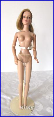 Tonner Tyler Wentworth -16 DOLL, Sydney Chase Great Strides, GENE DRESS