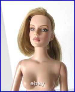 Tonner Tyler Wentworth -16 DOLL, Sydney Chase Great Strides, GENE DRESS