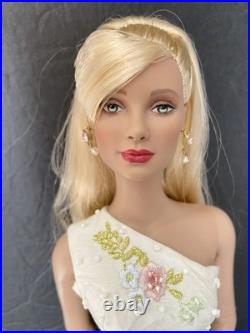 Tonner Tyler Wentworth 16 Doll Chase Modeling Collection Angelina