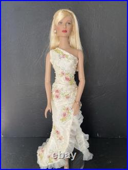 Tonner Tyler Wentworth 16 Doll Chase Modeling Collection Angelina