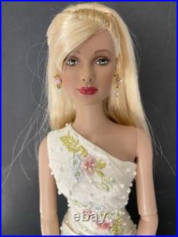 Tonner Tyler Wentworth 16 Doll Chase Modeling Collection Angelina