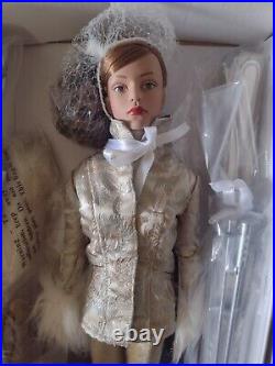 Tonner Tyler Wentworth 16 SKI RETREAT SYDNEY CHASE Fashion Doll New Rare Gold