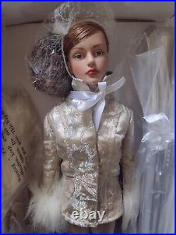 Tonner Tyler Wentworth 16 SKI RETREAT SYDNEY CHASE Fashion Doll New Rare Gold