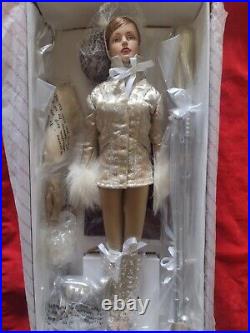 Tonner Tyler Wentworth 16 SKI RETREAT SYDNEY CHASE Fashion Doll New Rare Gold