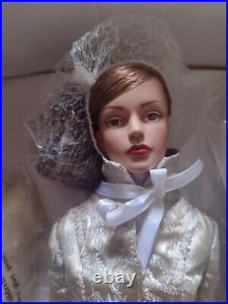 Tonner Tyler Wentworth 16 SKI RETREAT SYDNEY CHASE Fashion Doll New Rare Gold