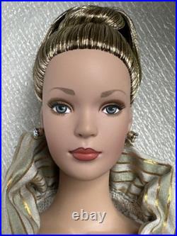 Tonner Tyler Wentworth 2001 FAO SCHWARZ ALL THAT GLITTERS DRESSED 16 DOLL LE100