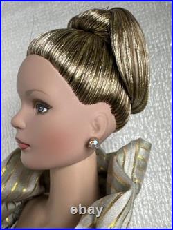 Tonner Tyler Wentworth 2001 FAO SCHWARZ ALL THAT GLITTERS DRESSED 16 DOLL LE100
