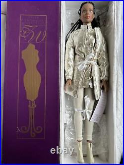 Tonner Tyler Wentworth 2002 COLLECTION URBAN SPORT ESME 16 Fashion Doll NIB NEW