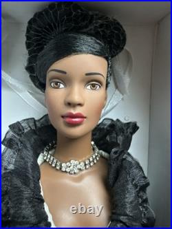 Tonner Tyler Wentworth 2003 Collection DOUBLE TAKE ESME 16 Fashion Doll LE 1500 Tonner Tyler Wentworth 2003 Collection DOUBLE TAKE ESME 16 Fashion Doll LE 1500