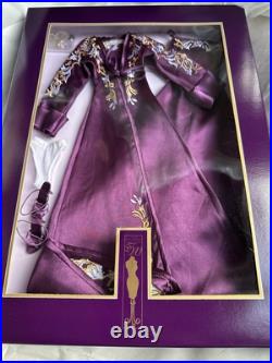 Tonner Tyler Wentworth 2004 BORDEAUX PEIGNOIR 16 Fashion Doll Outfit NEW NRFB Tonner Tyler Wentworth 2004 BORDEAUX PEIGNOIR 16 Fashion Doll Outfit NEW NRFB
