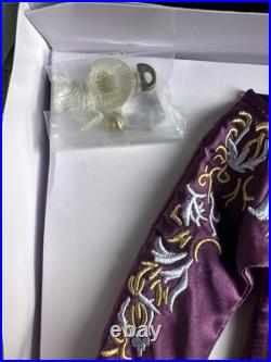 Tonner Tyler Wentworth 2004 BORDEAUX PEIGNOIR 16 Fashion Doll Outfit NEW NRFB Tonner Tyler Wentworth 2004 BORDEAUX PEIGNOIR 16 Fashion Doll Outfit NEW NRFB