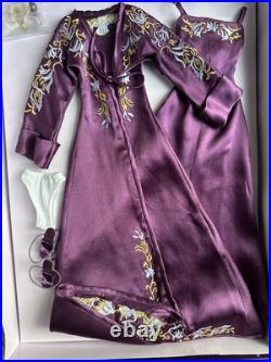Tonner Tyler Wentworth 2004 BORDEAUX PEIGNOIR 16 Fashion Doll Outfit NEW NRFB Tonner Tyler Wentworth 2004 BORDEAUX PEIGNOIR 16 Fashion Doll Outfit NEW NRFB