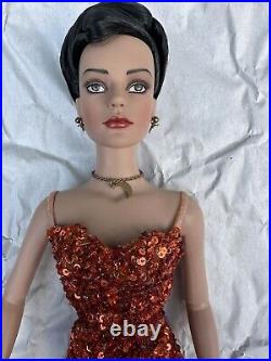 Tonner Tyler Wentworth 2004 COLLECTORS UNITED BE WITCHED SYDNEY CHASE 16 Doll