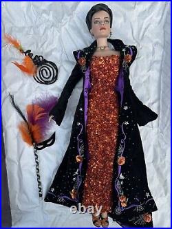 Tonner Tyler Wentworth 2004 COLLECTORS UNITED BE WITCHED SYDNEY CHASE 16 Doll