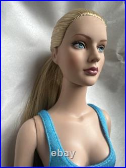 Tonner Tyler Wentworth 2004 Collection BASIC JANE BLONDE 16 Fashion Doll LE