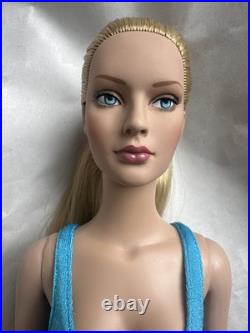 Tonner Tyler Wentworth 2004 Collection BASIC JANE BLONDE 16 Fashion Doll LE