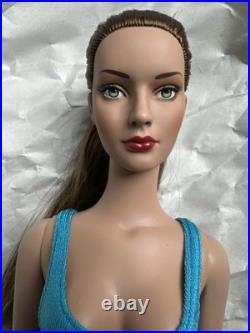 Tonner Tyler Wentworth 2004 Collection BASIC JANE BRUNETTE 16 Fashion Doll LE Tonner Tyler Wentworth 2004 Collection BASIC JANE BRUNETTE 16 Fashion Doll LE