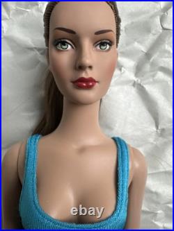 Tonner Tyler Wentworth 2004 Collection BASIC JANE BRUNETTE 16 Fashion Doll LE Tonner Tyler Wentworth 2004 Collection BASIC JANE BRUNETTE 16 Fashion Doll LE