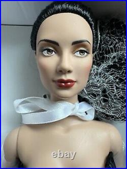 Tonner Tyler Wentworth 2004 Collection MYSTIQUE ANGELINA 16 DRESSED DOLL NRFB