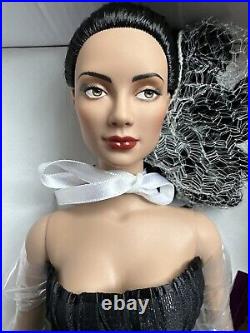 Tonner Tyler Wentworth 2004 Collection MYSTIQUE ANGELINA 16 DRESSED DOLL NRFB