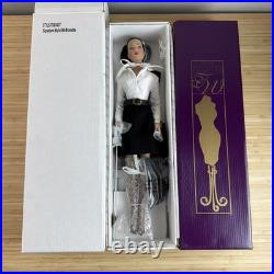 Tonner Tyler Wentworth 2004 Collection SIGNATURE STYLE BW BRUNETTE 16 DOLL NEW