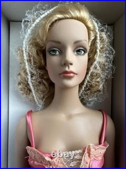 Tonner Tyler Wentworth 2004 RTW Ready To Wear Satin Sydney 16 Fashion Doll NIB Tonner Tyler Wentworth 2004 RTW Ready To Wear Satin Sydney 16 Fashion Doll NIB