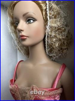 Tonner Tyler Wentworth 2004 RTW Ready To Wear Satin Sydney 16 Fashion Doll NIB Tonner Tyler Wentworth 2004 RTW Ready To Wear Satin Sydney 16 Fashion Doll NIB