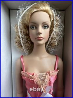 Tonner Tyler Wentworth 2004 RTW Ready To Wear Satin Sydney 16 Fashion Doll NIB Tonner Tyler Wentworth 2004 RTW Ready To Wear Satin Sydney 16 Fashion Doll NIB