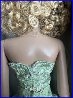 Tonner Tyler Wentworth 2004 SYDNEY CHASE ENVY 16 Dressed Fashion Doll LE 1500