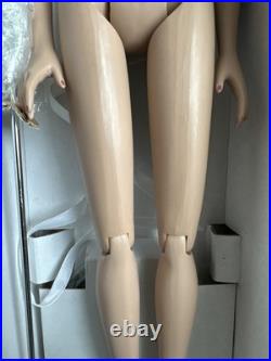 Tonner Tyler Wentworth 2005 BEYOND ENVY SYDNEY CHASE 16 NUDE DOLL + BOX + STAND Tonner Tyler Wentworth 2005 BEYOND ENVY SYDNEY CHASE 16 NUDE DOLL + BOX + STAND