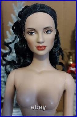 Tonner Tyler Wentworth 2005 Collection BOHEMIAN BEAUTY ANGELINA 16 DOLL NRFB