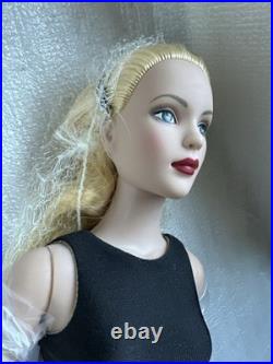Tonner Tyler Wentworth 2007 BASIC BLACK BLONDE TYLER 16 Fashion DOLL BW BODY LE